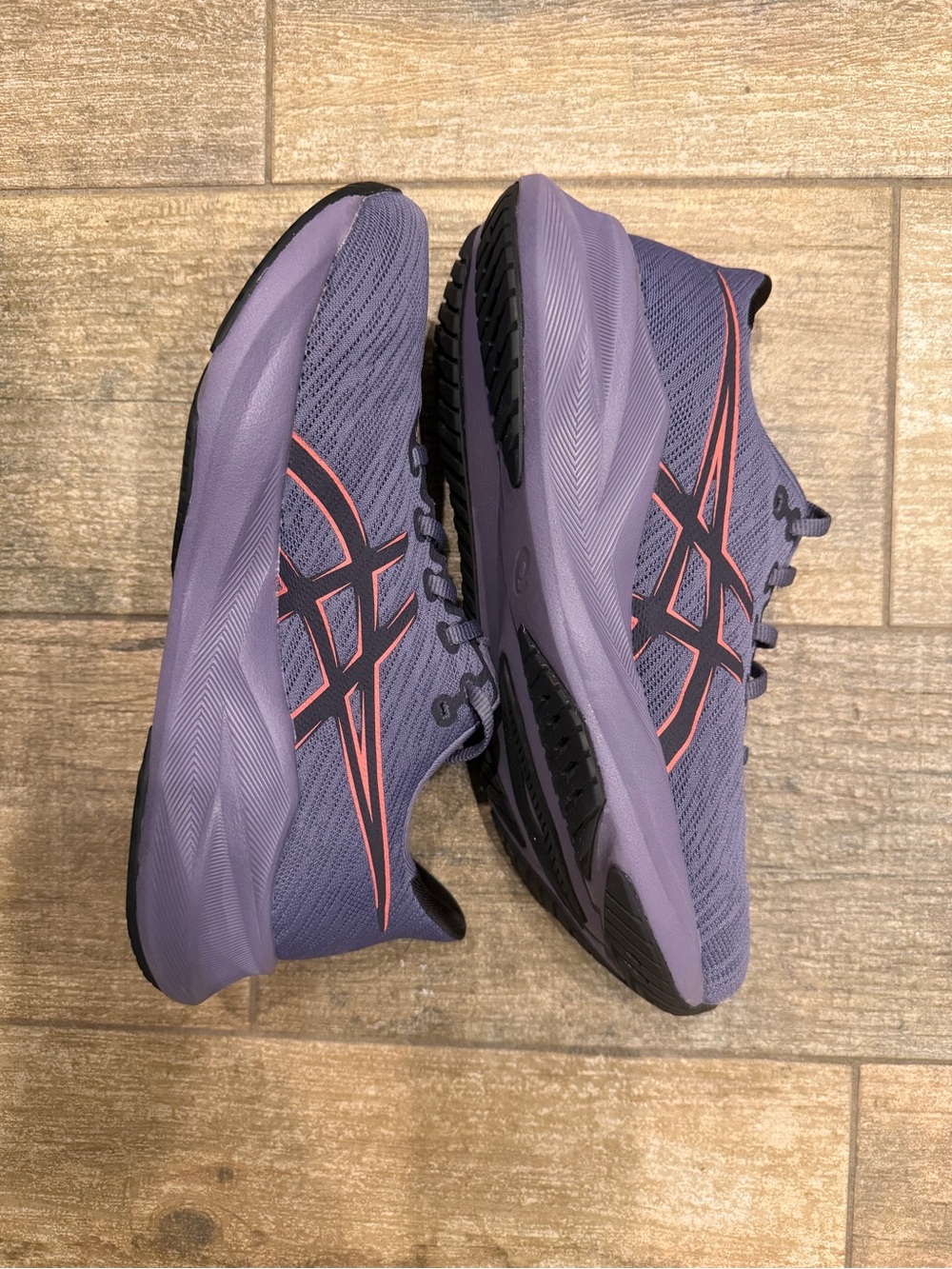 ASICS Ladies Versa Blast 4 in EUC. 9.5